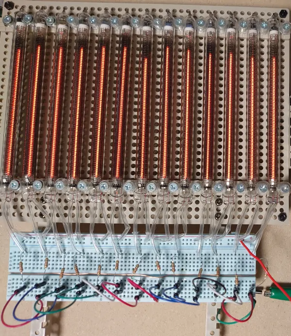 バーグラフディスプレイ管用電源とヘッドホンアンプ用電源回路を試作した。