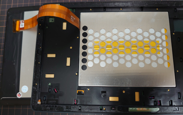 FFCケーブルをメインボードに接続