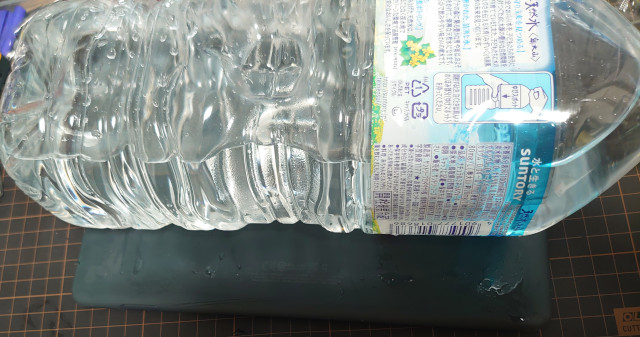 おもしは水で代用